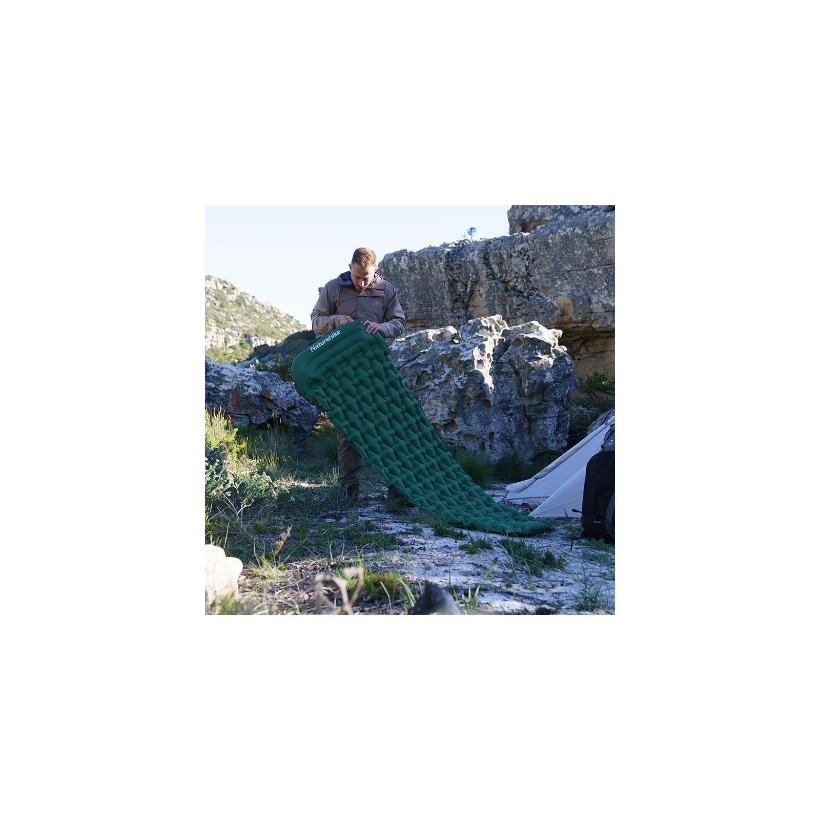 Матрас надувной Naturehike із підголовником CNK2300DZ0001 198 х 59 см темно-зелений (6976023929540) изображение 3