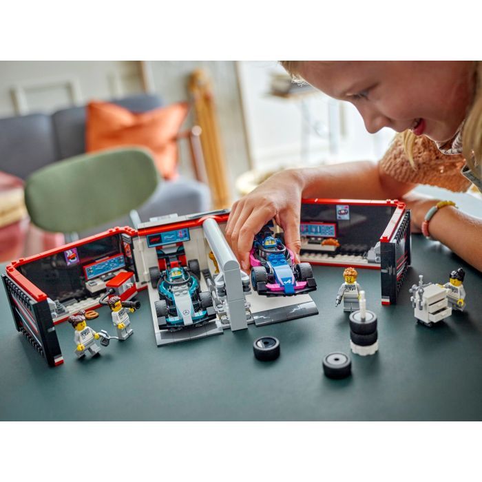 Конструктор LEGO City Гараж F1 та автомобілі Mercedes-AMG і Alpine (60444) зображення 8