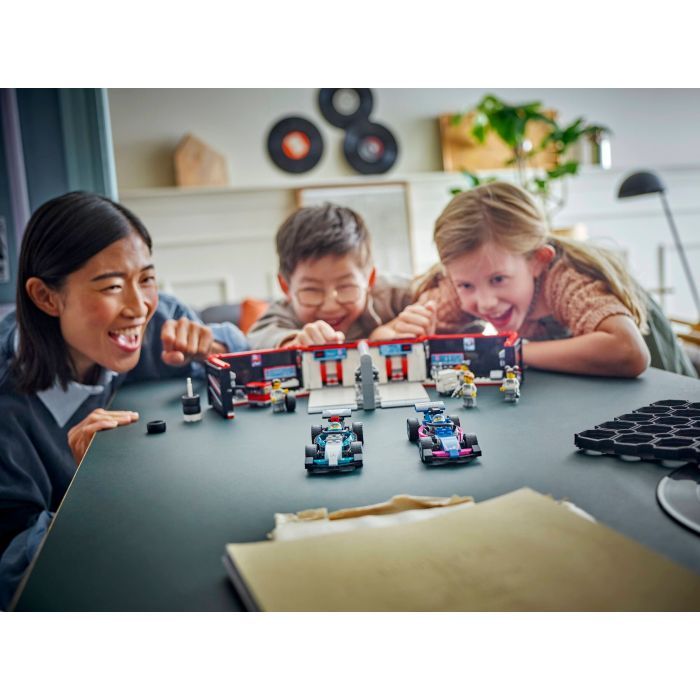 Конструктор LEGO City Гараж F1 та автомобілі Mercedes-AMG і Alpine (60444) зображення 9