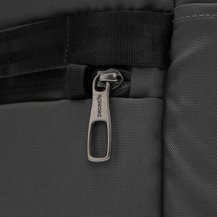 Рюкзак туристический Pacsafe Metrosafe X 25L чорний (30645100) изображение 6