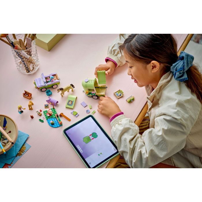 Конструктор LEGO Friends Прицеп для лошади и жеребенка (42695) изображение 10