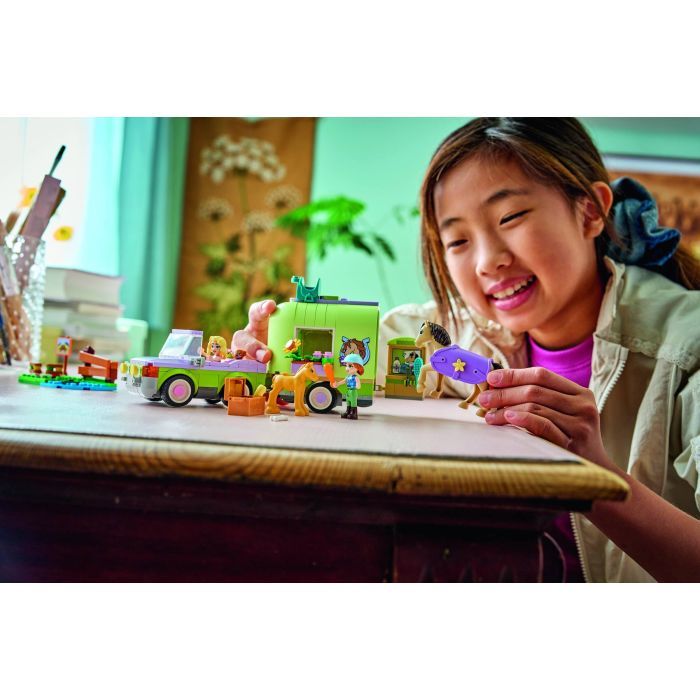 Конструктор LEGO Friends Прицеп для лошади и жеребенка (42695) изображение 12