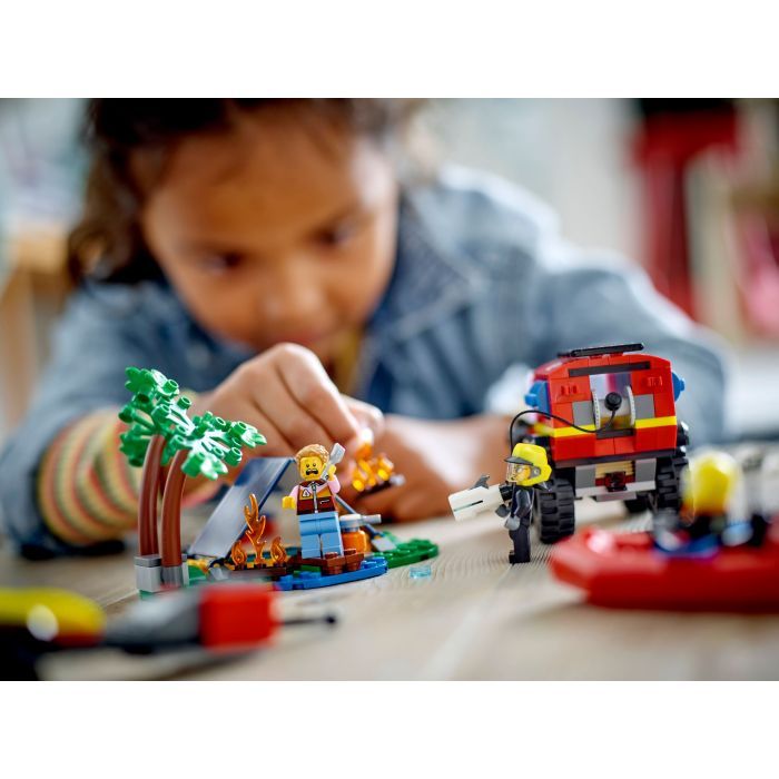 Конструктор LEGO City Пожарный внедорожник со спасательной лодкой 301 деталей (60412) изображение 8