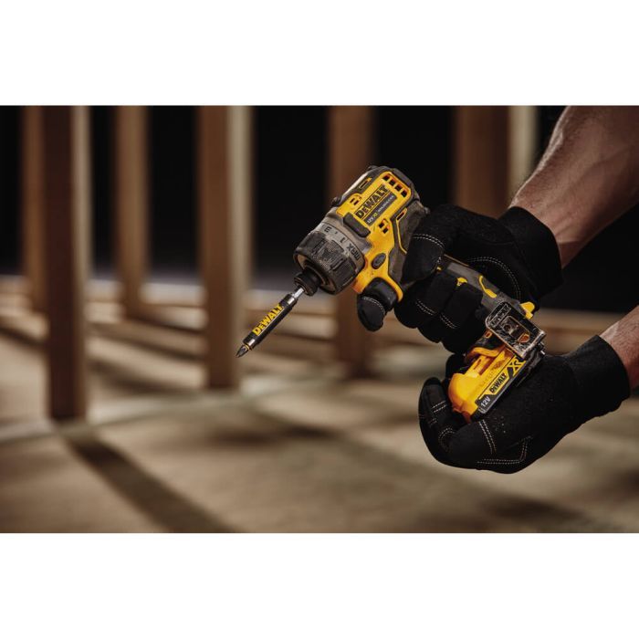 Шуруповерт DeWALT 12V XR Li-Ion, 8 Нм, 1100 об/мин, 2x2Ah, кейс (DCF601D2) зображення 7