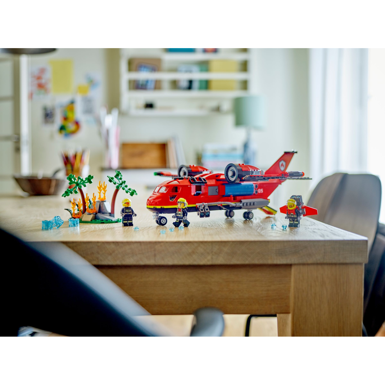 Конструктор LEGO City Пожарный спасательный самолет 478 деталей (60413) изображение 9