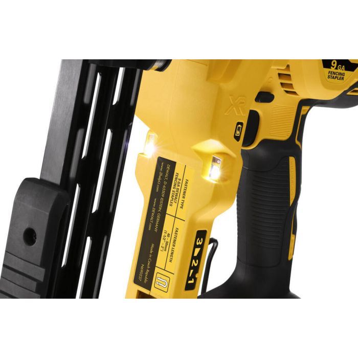 Степлер строительный DeWALT 18В XR Li-Ion, 2x5Ah, диаметр/длина скобы 4/50 мм (DCFS950P2) изображение 10