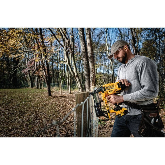 Степлер строительный DeWALT 18В XR Li-Ion, 2x5Ah, диаметр/длина скобы 4/50 мм (DCFS950P2) изображение 12