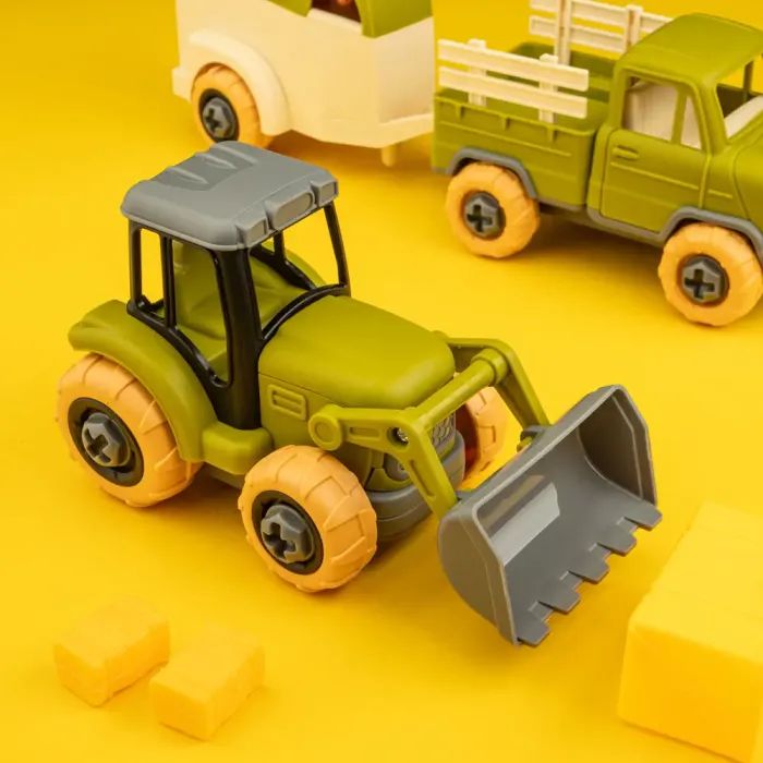 Ігровий набір Otamanko Веселий хутір (трактор, вантажівка, причіп, фермер, кінь, вівця) (8827) зображення 4 Ігровий набір Otamanko Веселий хутір (трактор, вантажівка, причіп, фермер, кінь, вівця) (8827) зображення 4