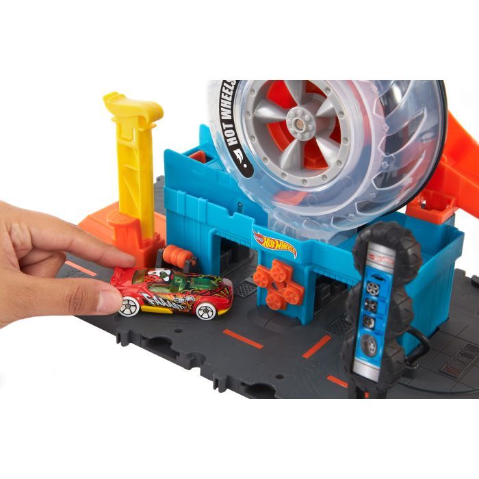 Автотрек Hot Wheels Приключения и трюки в шиномонтажной (HDP02) изображение 2