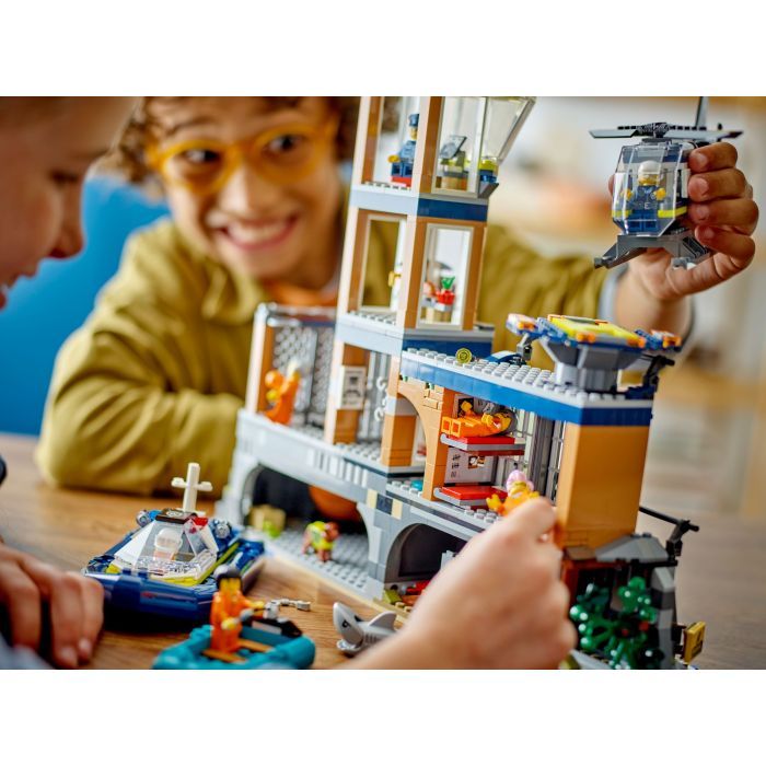 Конструктор LEGO City Полицейский остров-тюрьма 980 деталей (60419) изображение 11
