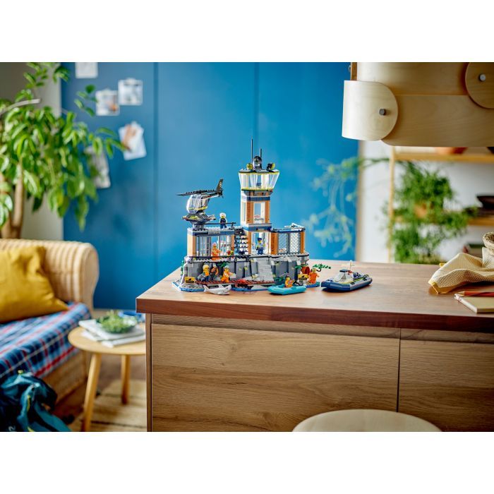 Конструктор LEGO City Полицейский остров-тюрьма 980 деталей (60419) изображение 12