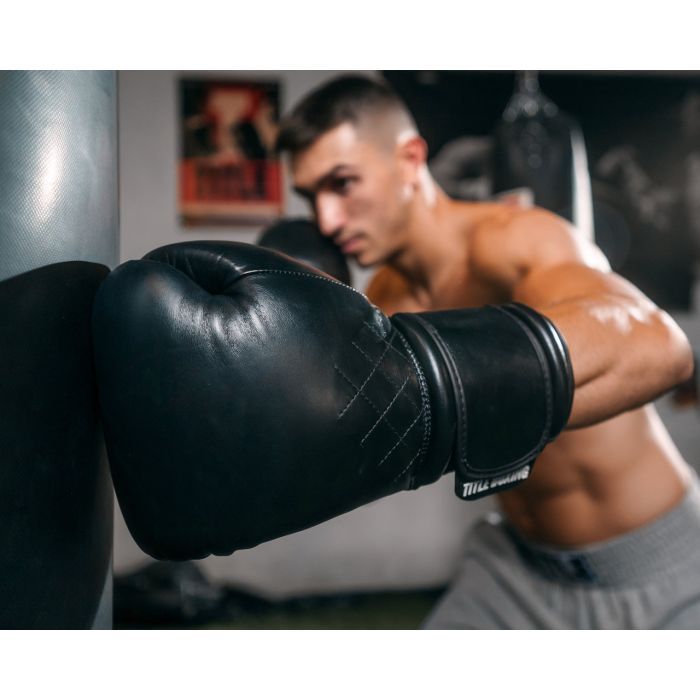 Боксерские перчатки Title Boxing Ko-Vert Black 16 oz (KOVBG 16 oz BK) изображение 9