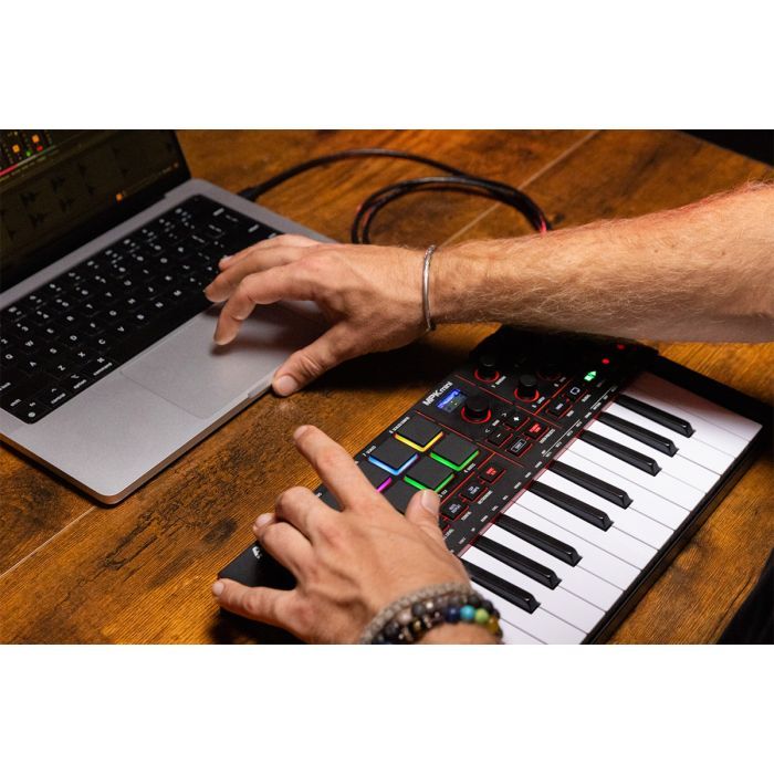 MIDI-клавіатура Akai MPK mini 4 Black (302370) зображення 6
