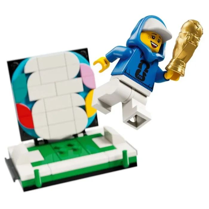 Конструктор LEGO Editions Football Официальный трофей чемпионата мира по футболу FIFA (43020-) изображение 4