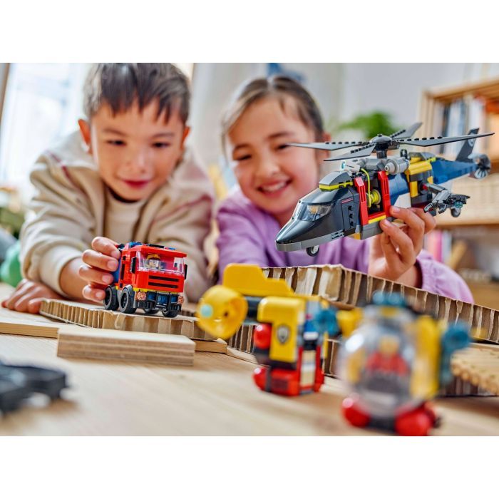 Конструктор LEGO City Ремикс вертолетов, пожарных машин и подводных лодок (60462) изображение 10