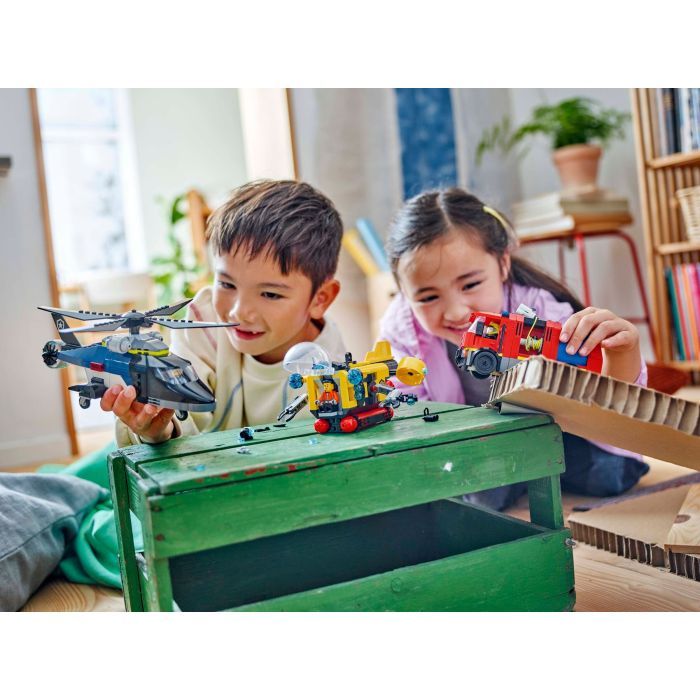 Конструктор LEGO City Ремикс вертолетов, пожарных машин и подводных лодок (60462) изображение 9