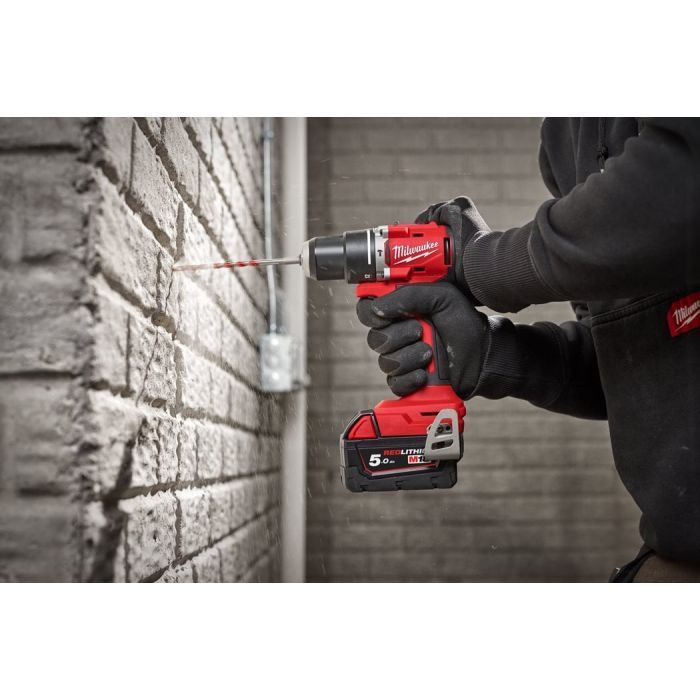 Шуруповерт Milwaukee ударный M18 BLPDRC-202C, 60.5 Нм, 2x2Ah, кейс (4933492822) изображение 2