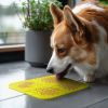 Універсальний посуд для тварин WAUDOG Silicone Килимок для злизування 19х19х1 см жовтий (23528) зображення 6