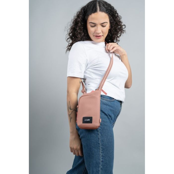 Сумка Pacsafe GO Tech Crossbody Розовая (35175340) изображение 10