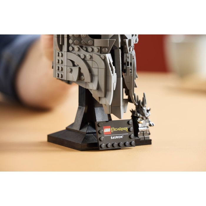 Конструктор LEGO Icons Обладатель колец: шлем Саурона (11373) изображение 11