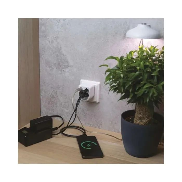 Зарядное устройство EMOS 1xUSBA + 1xUSBC PD20W (P0075) изображение 7