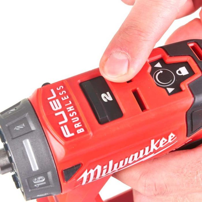 Шуруповерт Milwaukee M12 FDDXKIT-202X, 34 Нм, 2x2Ач, 4 насадки, кейс (4933464979) изображение 3
