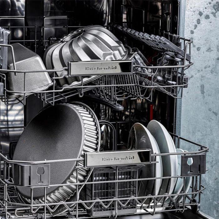 Форма для выпечки KitchenAid 20+24 см, набір 2 шт, роз'ємні (CC006102-001) изображение 3 Форма для выпечки KitchenAid 20+24 см, набір 2 шт, роз'ємні (CC006102-001) изображение 3