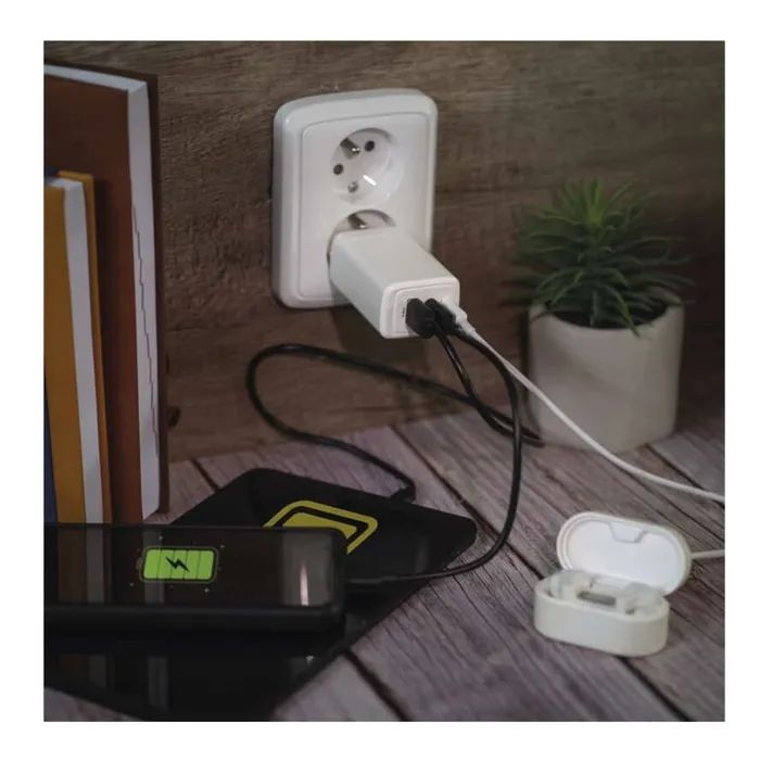Зарядное устройство EMOS V05G65 1xUSB-A + 2xUSB-C PD65W GaN (V05G65) изображение 9