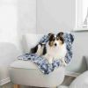 Коврик для животных Trixie Tammy 100х70 см Голубой с лапками (4057589371508) изображение 3