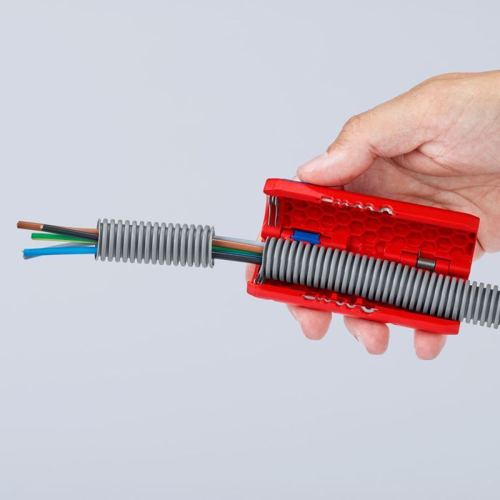 Нож монтажный KNIPEX для гофрированных труб 90 22 01 SB (90 22 01 SB) изображение 3