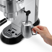 Рожковая кофеварка эспрессо DeLonghi EC 680 M (EC680M) изображение 5