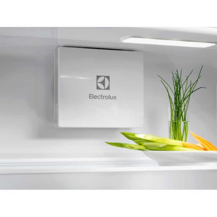 Холодильник Electrolux ERD6DE18S4 изображение 3