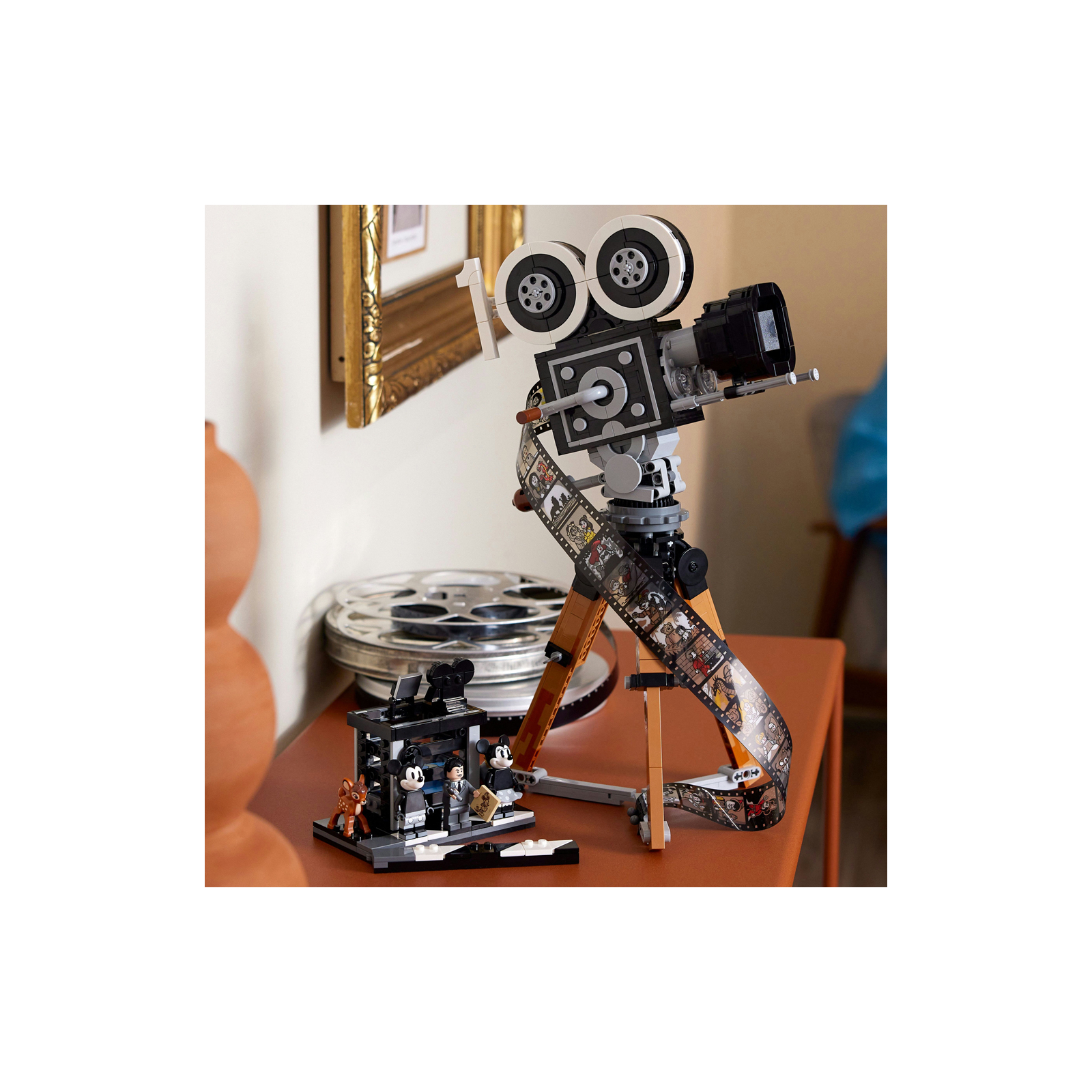 Конструктор LEGO Disney Камера вшанування Волта Діснея 811 деталей (43230) зображення 5