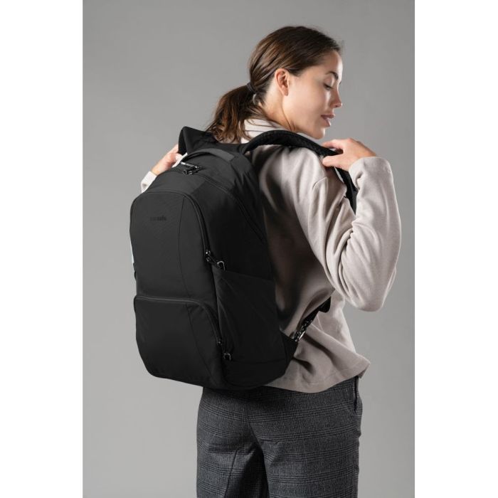 Рюкзак туристический Pacsafe LS450 backpack чорний (40135138) изображение 9