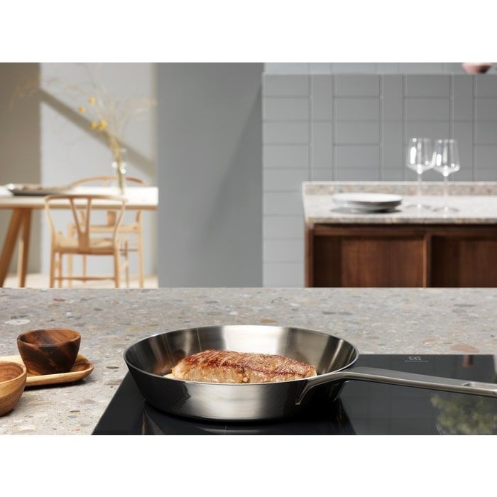 Варочная поверхность Electrolux EIS8648 изображение 10