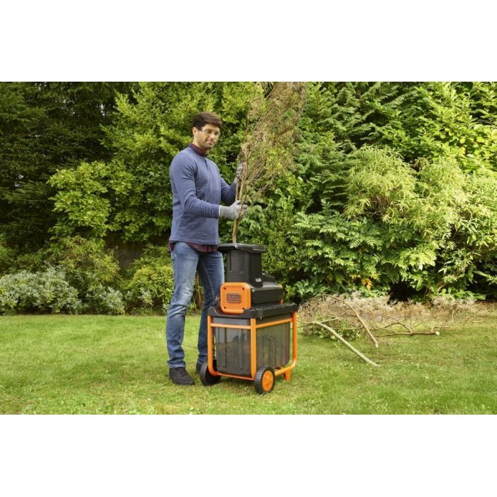 Садовий подрібнювач Black&Decker 2.8 кВт, макс. 45 мм, фреза, 45 л (BEGAS5800) зображення 3