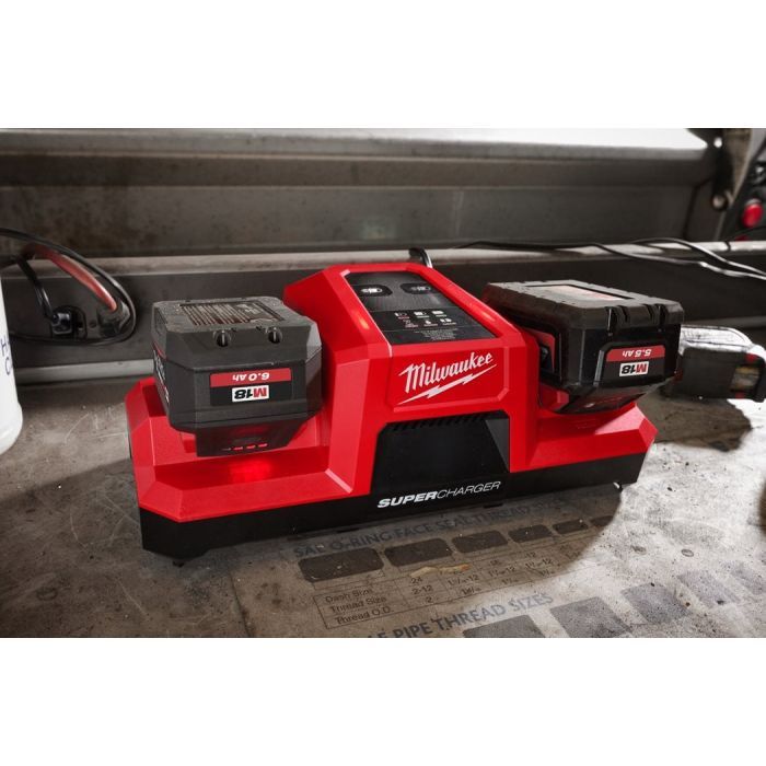 Зарядное устройство для аккумуляторов инструмента Milwaukee M18 DBSC Dual SUPER CHARGER (4932492531) изображение 12