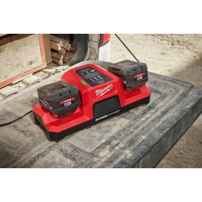 Зарядное устройство для аккумуляторов инструмента Milwaukee M18 DBSC Dual SUPER CHARGER (4932492531) изображение 9