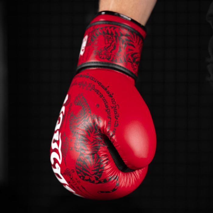 Боксерские перчатки Phantom Muay Thai Red 10 унцій (PHBG2505-10) изображение 7