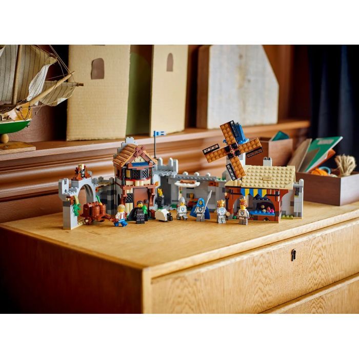 Конструктор LEGO Creator Средневековый замок с рыцарем на коне (31168) изображение 11