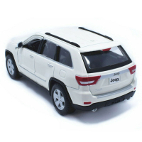 Машина Maisto Jeep Grand Cherokee 2011 (1:24) белый (31205 white) изображение 2