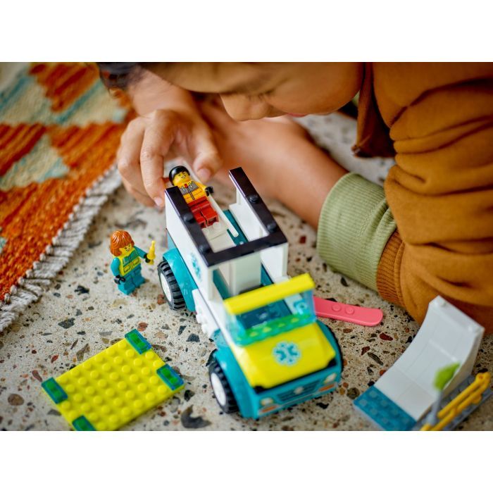 Конструктор LEGO City Карета швидкої допомоги й сноубордист 79 деталей (60403) зображення 9