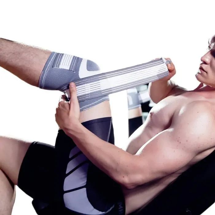Фиксатор колена LiveUp Knee Support LS5676-S сірий, білий Уні S (6951376182316) изображение 4 Фиксатор колена LiveUp Knee Support LS5676-S сірий, білий Уні S (6951376182316) изображение 4