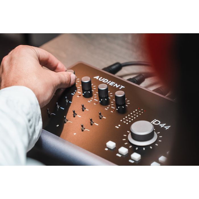Аудіоінтерфейс Audient iD44 MKII (233720) зображення 11