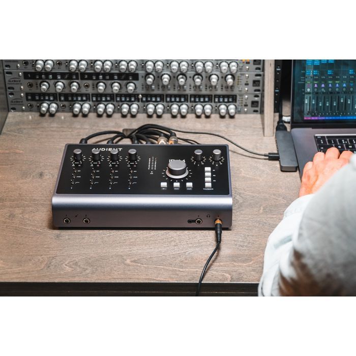 Аудіоінтерфейс Audient iD44 MKII (233720) зображення 8