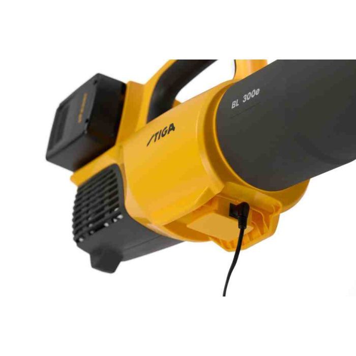 Воздуходувка Stiga BL300 40V (20V+20V), 42м/с, 2x4Ah (BL300eKit) изображение 8 Воздуходувка Stiga BL300 40V (20V+20V), 42м/с, 2x4Ah (BL300eKit) изображение 8