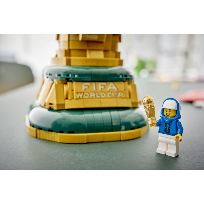 Конструктор LEGO Editions Официальный трофей чемпионата мира по футболу FIFA 2842 детали (43020) изображение 9