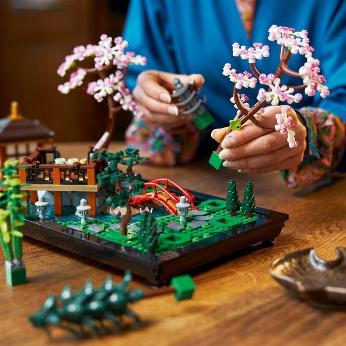Конструктор LEGO Icons Тихий сад 1363 детали (10315) изображение 8