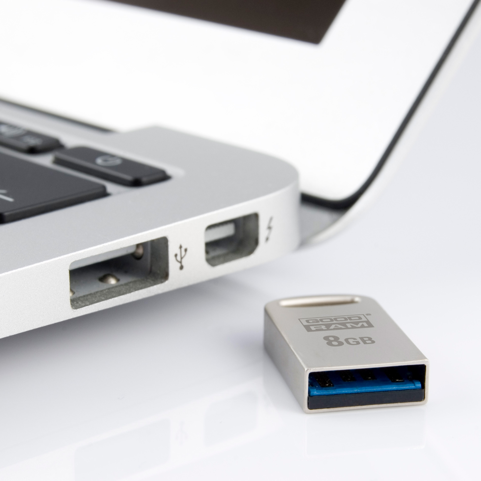 USB флеш накопитель Goodram 16GB Point Silver USB 3.0 (UPO3-0160S0R11) изображение 2