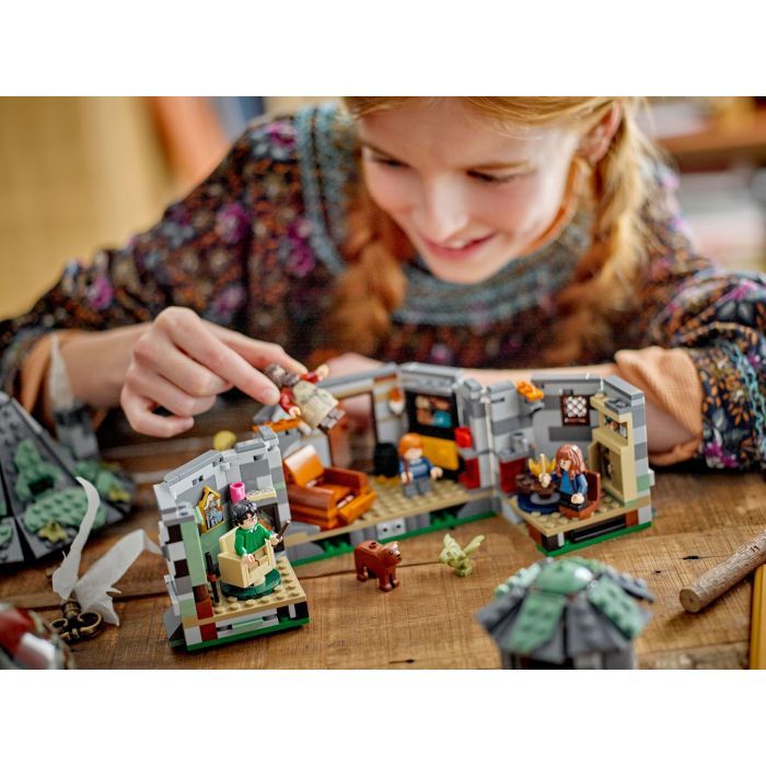 Конструктор LEGO Harry Potter Домик Хагрида: Неожиданные гости 896 деталей (76428) изображение 11